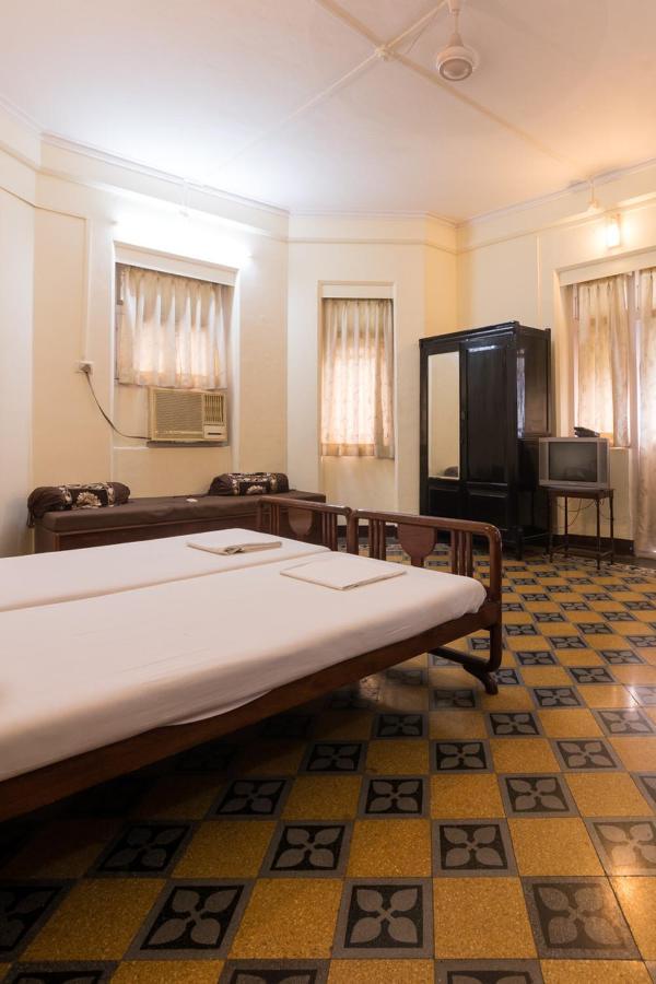 Bentleys Hotel Mumbai Exterior foto