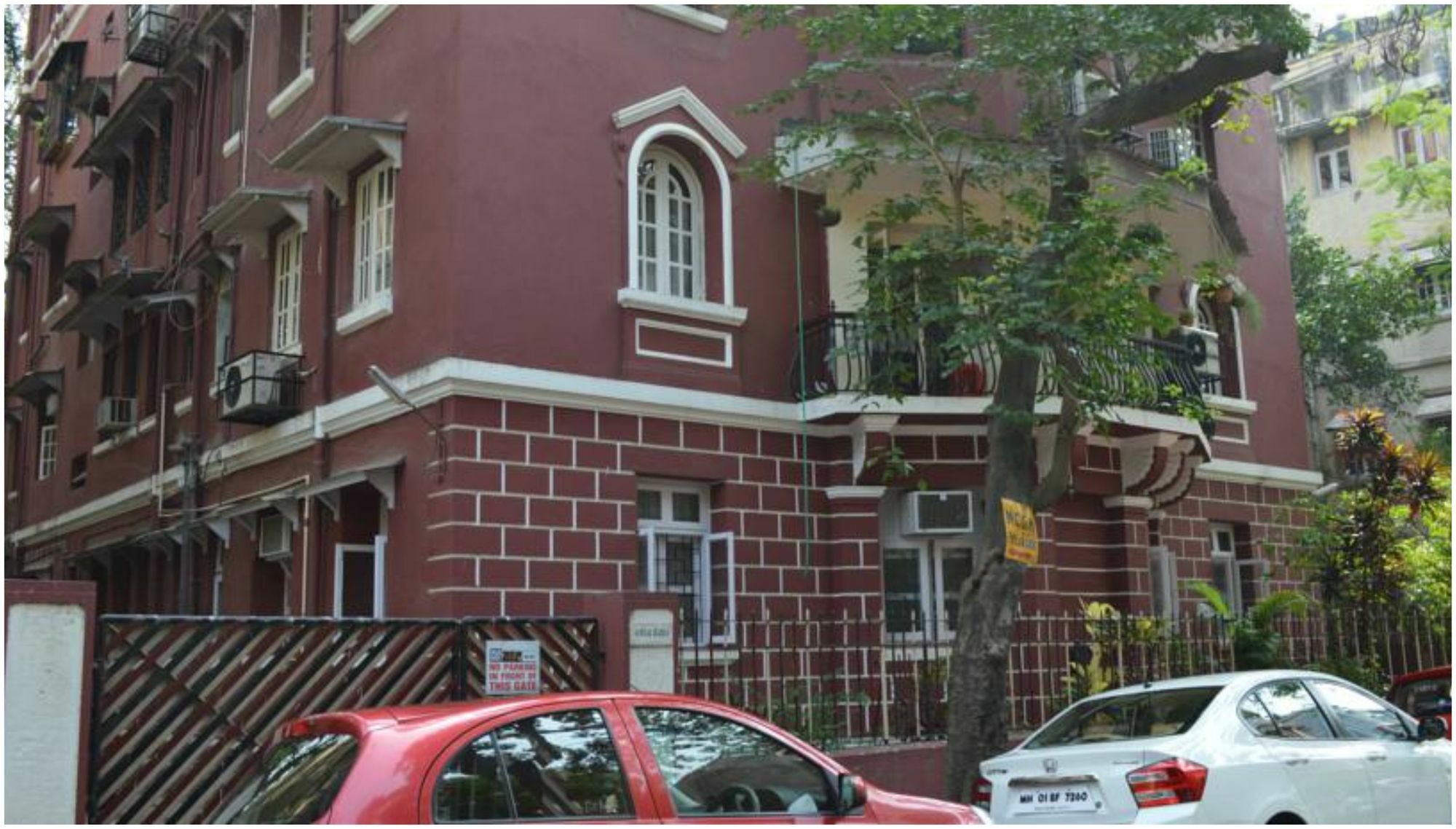 Bentleys Hotel Mumbai Exterior foto